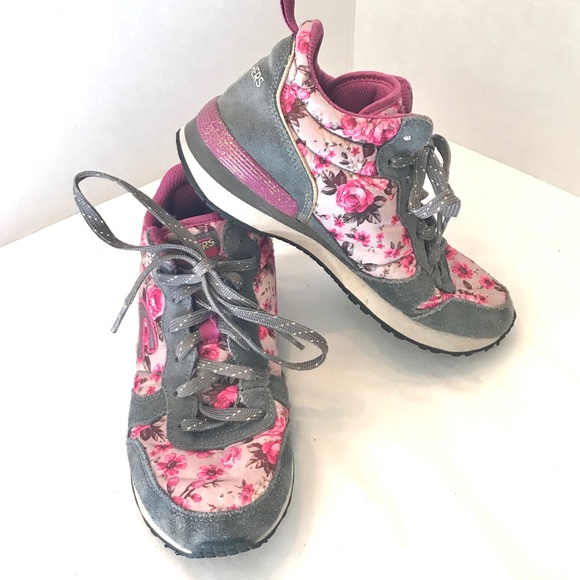 skechers fabric sneakers